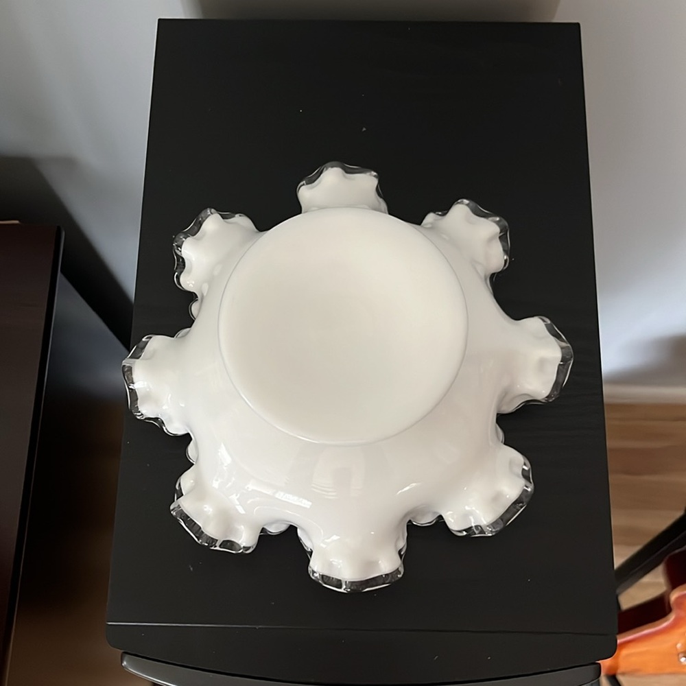 Glass Ruffled Edge Bowl - Picture 4 of 6